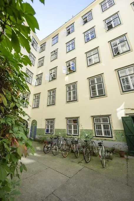Charming Apartment In Center Vienna